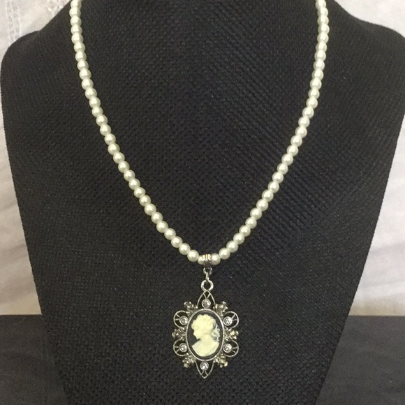 Vtg.15”W/3”FreshwaterCultured White Pearl&CameoPdt - Picture 4 of 14